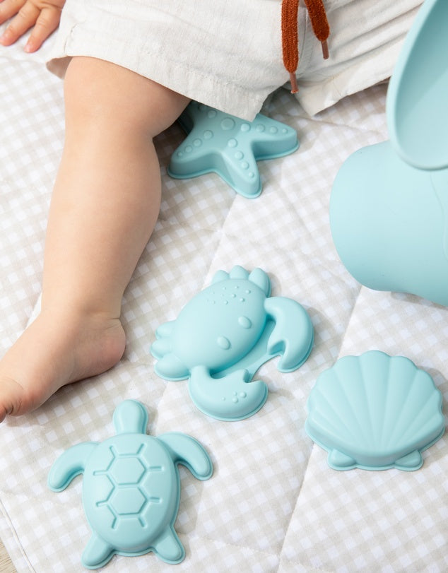 Silicone Beach Bucket 8 Piece Play Set - Light Blue