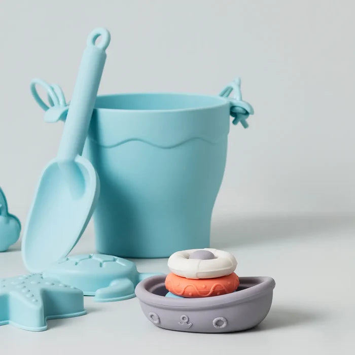 Silicone Beach Bucket 8 Piece Play Set - Light Blue